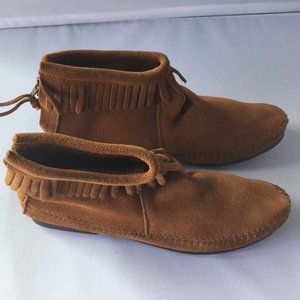 Minnetonka Women's Back Zipper